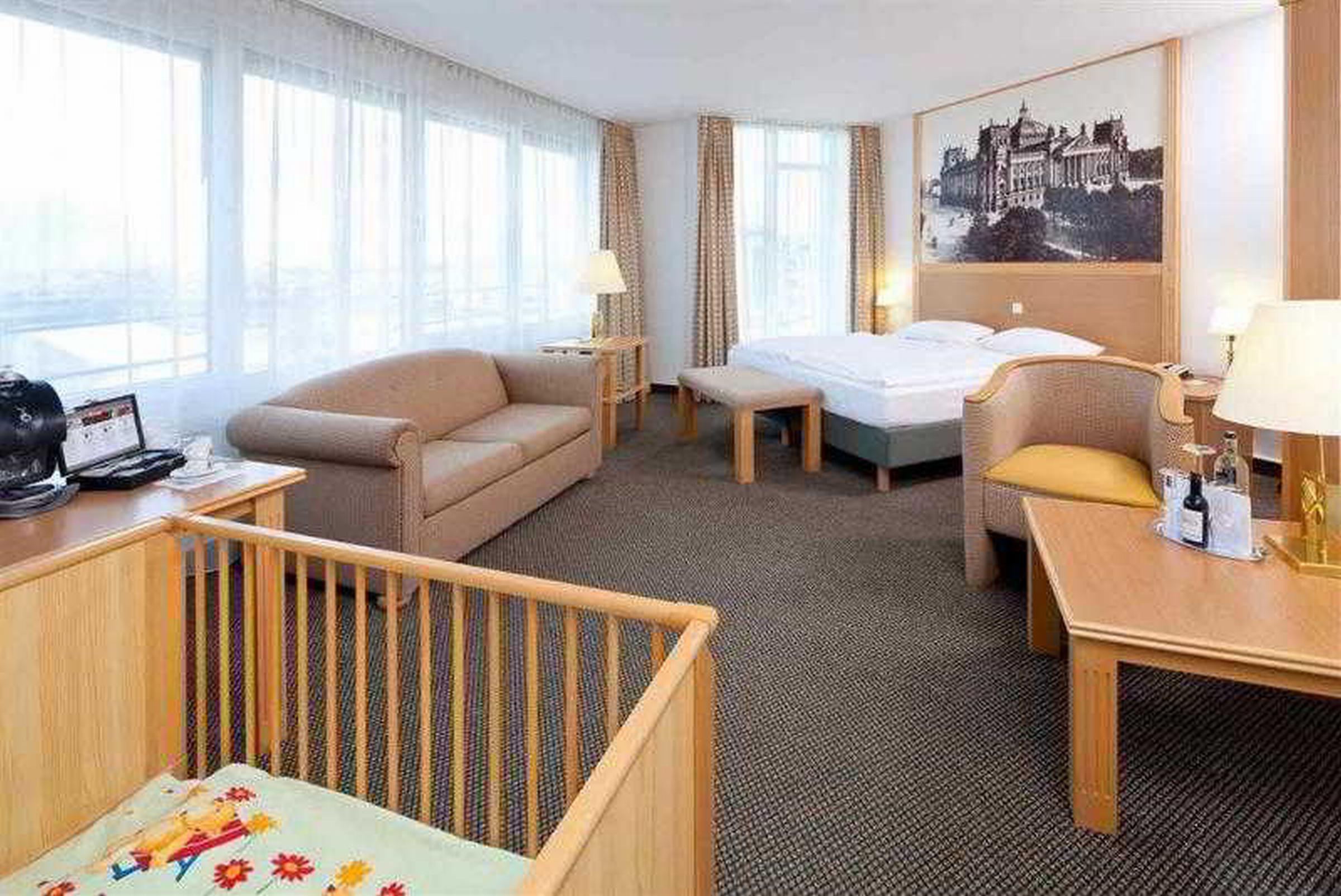 Mercure Hotel Berlin Tempelhof Exterior foto