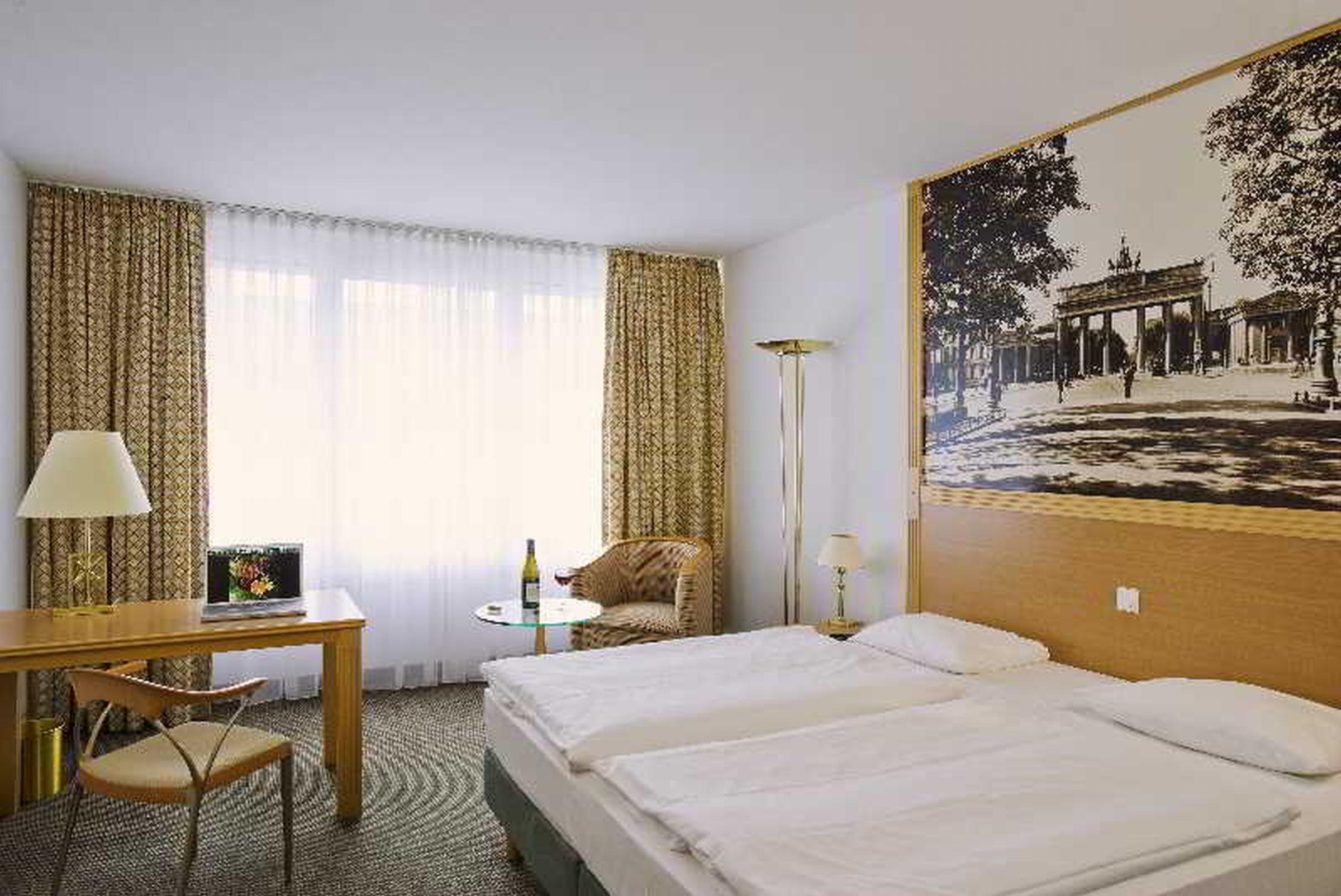 Mercure Hotel Berlin Tempelhof Exterior foto