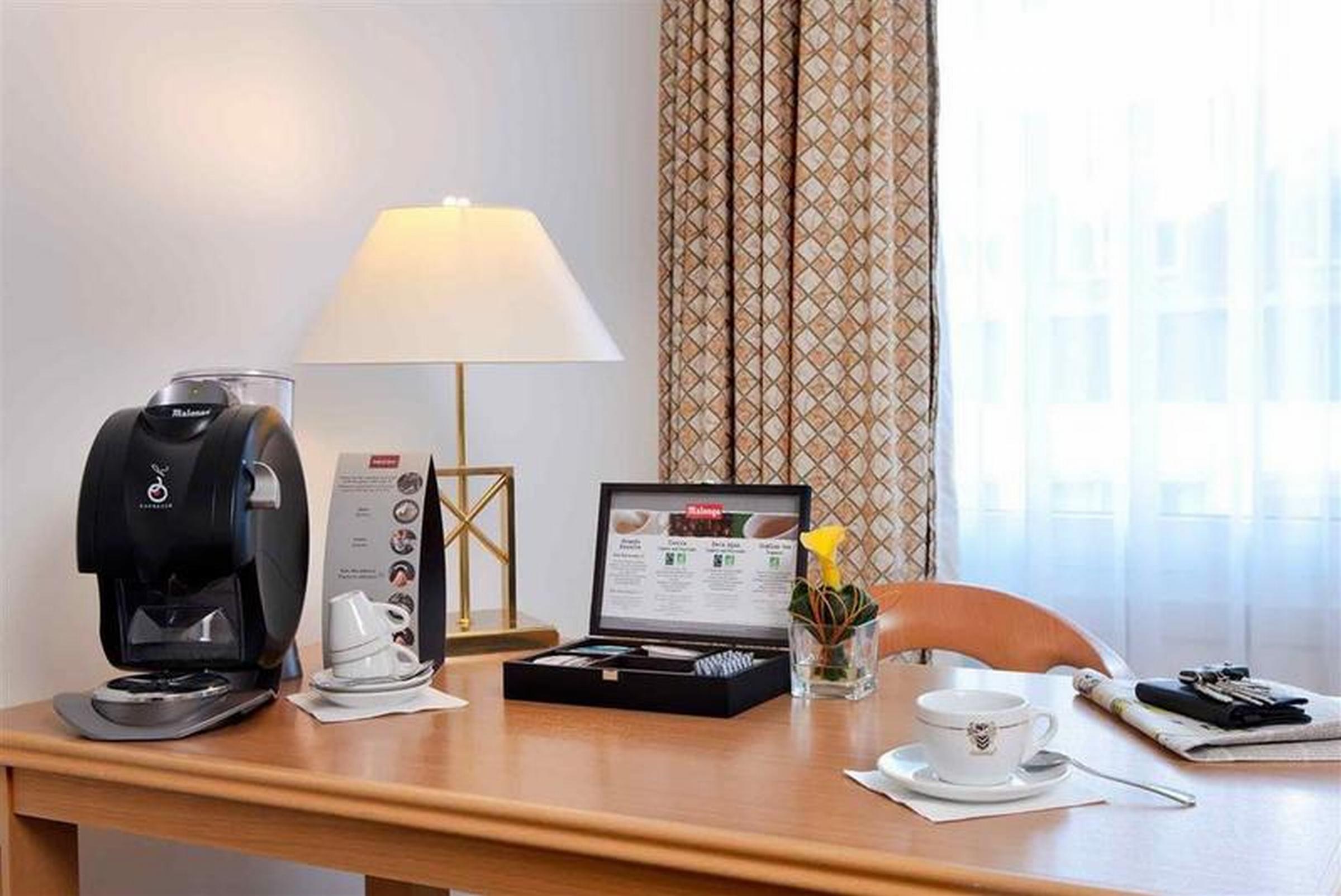 Mercure Hotel Berlin Tempelhof Exterior foto